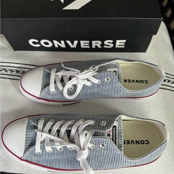Converse Navy and White Pinstripe Sneakers size 10.5 - Picture 1 of 9